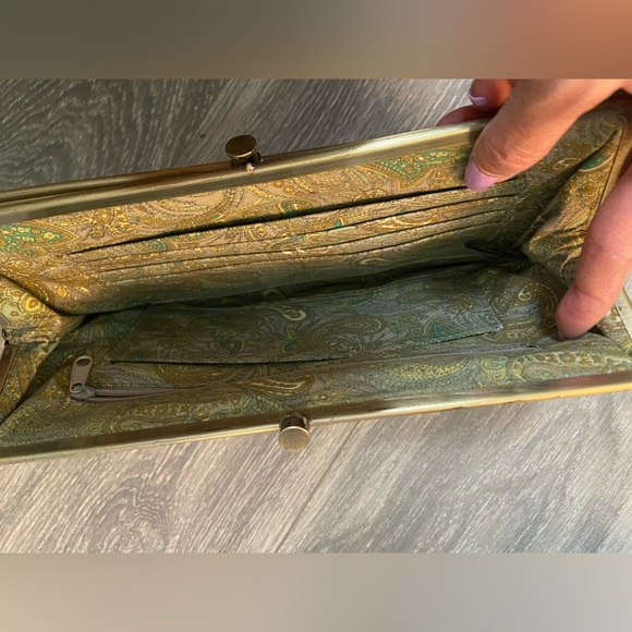 HOBO Lauren Clutch Wallet Black Tooled Leather Paisley Embossed Clasp Fold Mag. - Picture 7 of 10